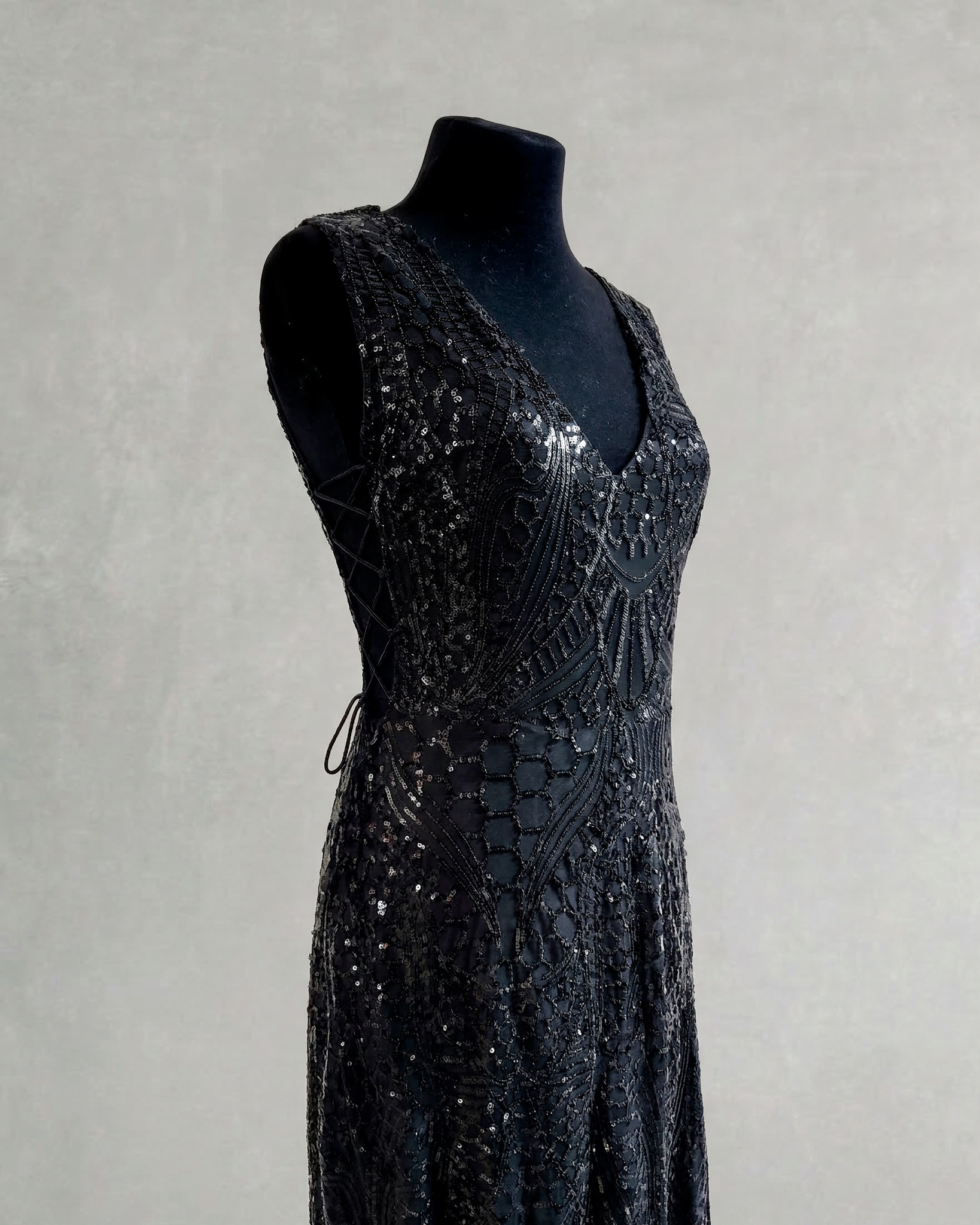 Vestido de 15 negro con bordados y brillo