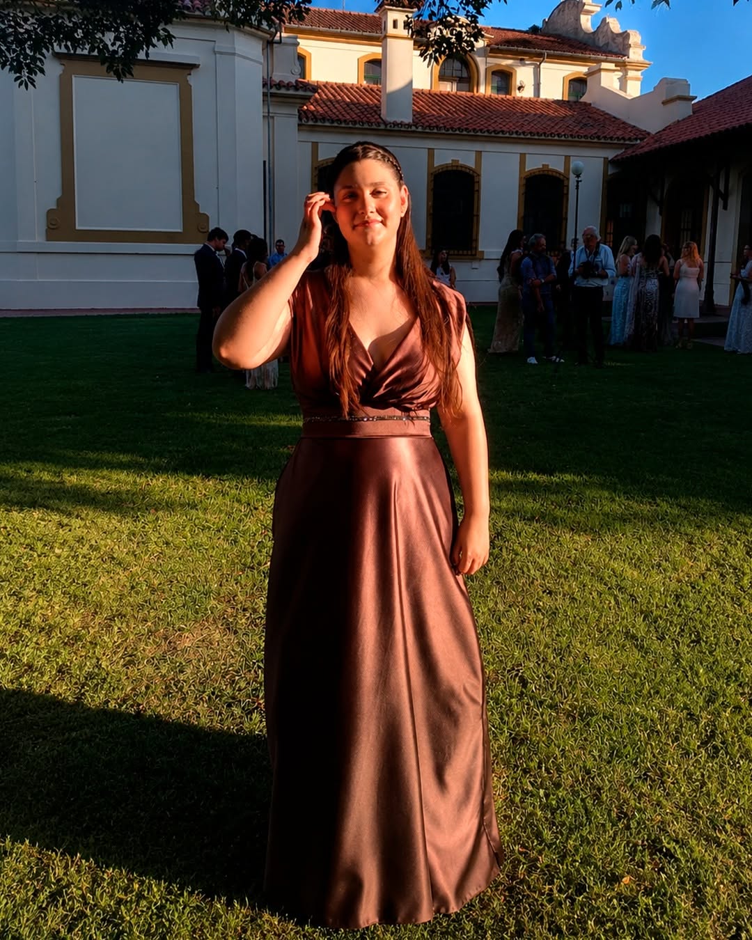 Vestido Satinado Cobre con Bordado