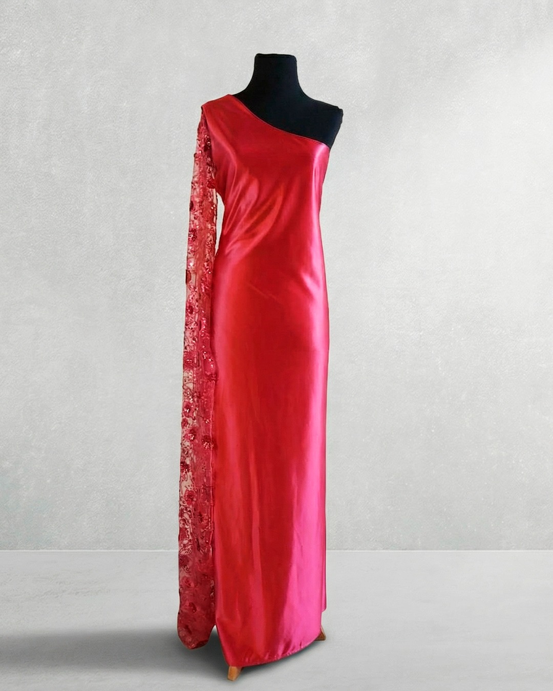 Vestido Asimétrico Carmín con Encaje